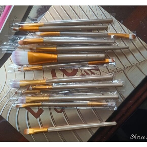 60 Colors Naked Eyeshadow Palette Makeup Brush Set All in One Nude Neutral Smoke - Picture 3 of 3